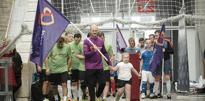  Ведущие мировые компании сразились на благотворительном футбольном турнире в поддержку людей с синдромом Дауна 