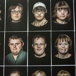 В Киеве проходит выставка о людях с синдромом Дауна
