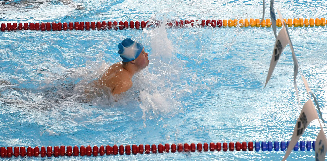 Олимпийский чемпион по плаванию провел мастер-класс для особых людей