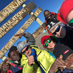 Люди с синдромом Дауна поднялись на Килиманджаро