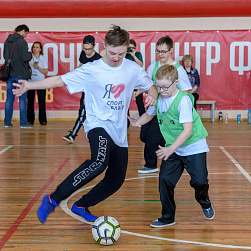 В городах России проходят открытые тренировки по футболу для детей с синдромом Дауна 
