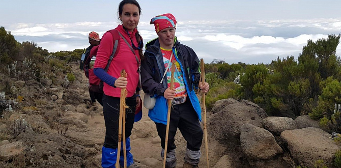 Атлеты во благо фонда "Синдром любви" прошли в Танзании отметку в 3700 метров над уровнем моря